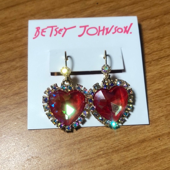 Betsey Johnson Gold Tone Pink Red Iridescent Heart Drop Earrings Crystal NWT - Picture 3 of 12